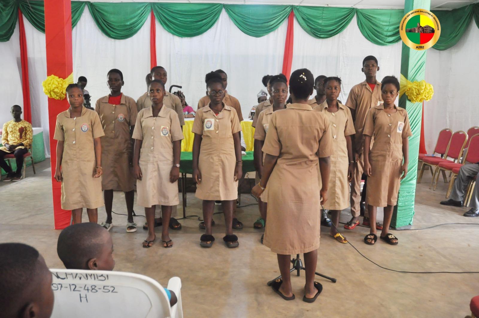 A2B2 Groupe eleves en KAKI remise des prix 2023 24.jpeg
